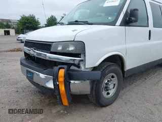 2008 Chevrolet Express Passenger z VIN 1GAHG39K581171068, wystawiony jako IAAI lot #42530215 z przebiegiem 251 871 mil mil oraz . Historia ofert i sprzedaży dostępna na DreamBid. Obrazek 6.