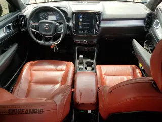 2019 Volvo XC40 Momentum with VIN YV4162XZ9K2009464, listed as a Copart auction lot 59635075 with 62,765 mi miles and Salvage title. Bid and sale history available at DreamBid. Image 8.
