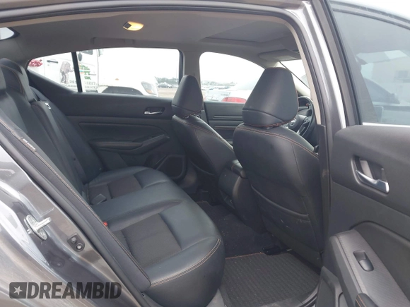 2019 Nissan Altima SR with VIN 1N4BL4CV8KN301609, listed as a IAAI auction lot 41608699 with 159,931 mi miles and . Bid and sale history available at carsss.com. Image 8.