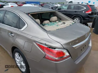 2014 Nissan Altima SV with VIN 1N4AL3AP0EC104072, listed as a IAAI auction lot 41877014 with 173,243 mi miles and . Bid and sale history available at DreamBid. Image 17.