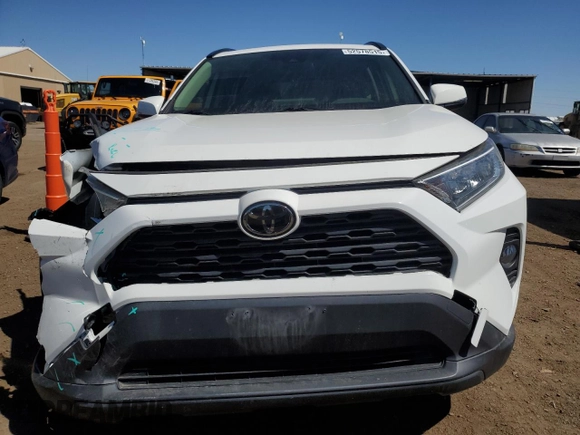2019 Toyota RAV4 XLE with VIN JTMP1RFVXKD021338, listed as a Copart auction lot 52578515 with 41,327 mi miles and Salvage Title. Bid and sale history available at DreamBid. Image 5.
