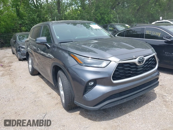 2024 Toyota Highlander LE z VIN 5TDKDRAH6RS539383, wystawiony jako IAAI lot #42267073 z przebiegiem 26 293 mil mil oraz . Historia ofert i sprzedaży dostępna na DreamBid. Obrazek 1.