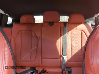 2024 BMW X4 M z VIN 5YM23EC01R9W18369, wystawiony jako Copart lot #53838455 z przebiegiem 11 550 mil mil oraz Szkody całkowita. Historia ofert i sprzedaży dostępna na DreamBid. Obrazek 10.