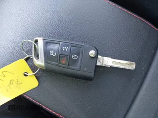 2016 Volkswagen GTI Autobahn z VIN 3VW547AU6GM064083, wystawiony jako IAAI lot #42340832 z przebiegiem 122 468 mil mil oraz . Historia ofert i sprzedaży dostępna na DreamBid. Obrazek 11.