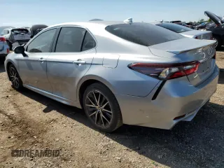2022 Toyota Camry SE z VIN 4T1G11AK7NU633060, wystawiony jako Copart lot #58509575 z przebiegiem 208 372 mil mil oraz Czysty tytuł • Clean title. Historia ofert i sprzedaży dostępna na DreamBid. Obrazek 2.