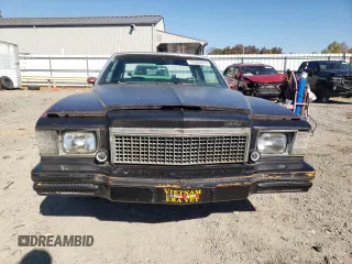 1979 Chevrolet Monte Carlo z VIN 1Z37H9D520488, wystawiony jako Copart lot #77283914 z przebiegiem 49 514 mil mil oraz Tytuł czysty. Historia ofert i sprzedaży dostępna na DreamBid. Obrazek 5.