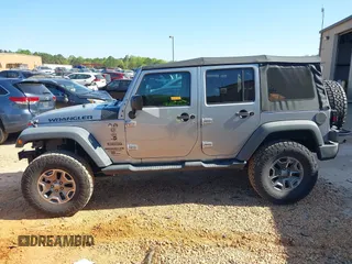 2017 Jeep Wrangler Unlimited Sport z VIN 1C4BJWDG2HL714822, wystawiony jako IAAI lot #41967673 z przebiegiem 95 165 mil mil oraz . Historia ofert i sprzedaży dostępna na DreamBid. Obrazek 14.
