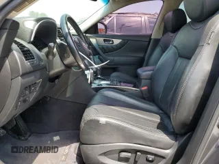 2017 Infiniti QX70 z VIN JN8CS1MU8HM142437, wystawiony jako Copart lot #66139144 z przebiegiem 104 241 mil mil oraz Szkoda całkowita • Salvage title. Historia ofert i sprzedaży dostępna na DreamBid. Obrazek 7.