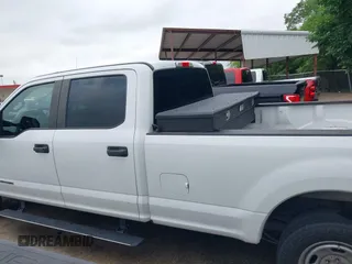 2017 Ford F-350 XL z VIN 1FT7W3AT4HED72446, wystawiony jako IAAI lot #42208485 z przebiegiem 186 778 mil mil oraz . Historia ofert i sprzedaży dostępna na DreamBid. Obrazek 14.