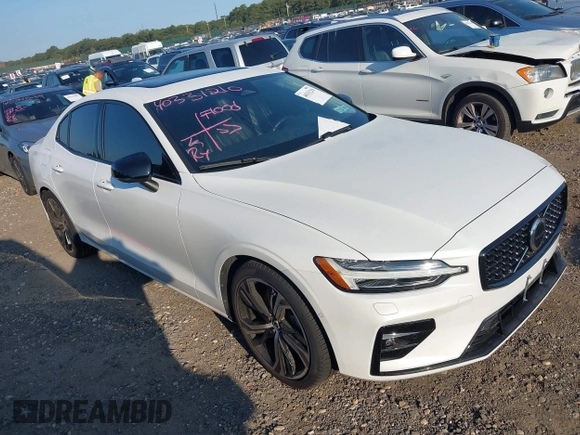 2024 Volvo S60 Plus Dark Theme z VIN 7JRL12TL6RG310347, wystawiony jako IAAI lot #40331210 z przebiegiem 1 259 mil mil oraz . Historia ofert i sprzedaży dostępna na DreamBid. Obrazek 1.