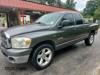 2008 Dodge 1500 SLT z VIN 1D7HA18288S599800, wystawiony jako Copart lot #61833145 z przebiegiem 153 953 mil mil oraz Czysty tytuł • Clean title. Historia ofert i sprzedaży dostępna na DreamBid. Obrazek 2.