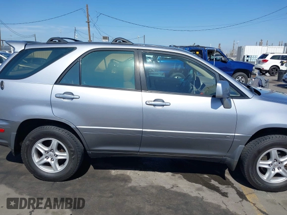 2002 Lexus RX with VIN JTJGF10U720140178, listed as a IAAI auction lot 41686562 with 166,211 mi miles. Bid and sale history available at carsss.com. Image 14.