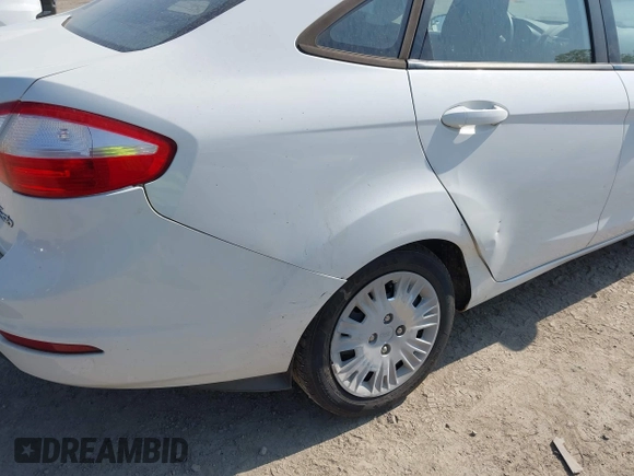 2014 Ford Fiesta S z VIN 3FADP4AJXEM211776, wystawiony jako IAAI lot #42574815 z przebiegiem 174 043 mil mil oraz . Historia ofert i sprzedaży dostępna na DreamBid. Obrazek 6.