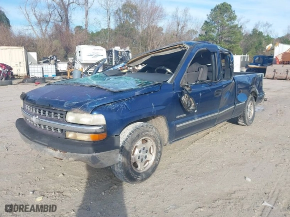 2000 Chevrolet Silverado 1500 LS with VIN 2GCEC19TXY1104785, listed as a IAAI auction lot 41200195 with 1 mi miles. Bid and sale history available at carsss.com. Image 2.