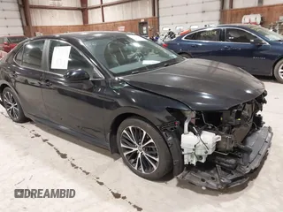 2020 Toyota Camry SE z VIN 4T1G11BK2LU004088, wystawiony jako IAAI lot #42318280 z przebiegiem 76 053 mil mil oraz . Historia ofert i sprzedaży dostępna na DreamBid. Obrazek 1.