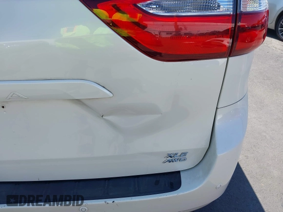 2017 Toyota Sienna XLE z VIN 5TDDZ3DC5HS162857, wystawiony jako IAAI lot #42054307 z przebiegiem 85 451 mil mil oraz . Historia ofert i sprzedaży dostępna na DreamBid. Obrazek 19.