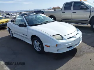 2000 Pontiac Sunfire z VIN 4G2JB32T6YB201539, wystawiony jako IAAI lot #42294067 z przebiegiem 106 389 mil mil oraz . Historia ofert i sprzedaży dostępna na DreamBid. Obrazek 1.