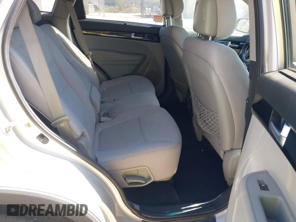 2014 Kia Sorento LX with VIN 5XYKTCA66EG506003, listed as a IAAI auction lot 42155293 with 178,956 mi miles. Bid and sale history available at carsss.com. Image 8.