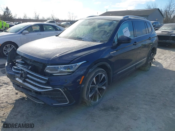 2022 Volkswagen Tiguan SEL R-Line with VIN 3VV4B7AX6NM050942, listed as a IAAI auction lot 41067353 with 38,634 mi miles. Bid and sale history available at carsss.com. Image 2.