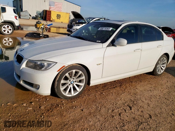2011 BMW 3 Series 328i z VIN WBAPH5C57BA447804, wystawiony jako Copart lot #60619365 z przebiegiem 85 105 mil mil oraz Czysty tytuł • Clean title. Historia ofert i sprzedaży dostępna na DreamBid. Obrazek 1.