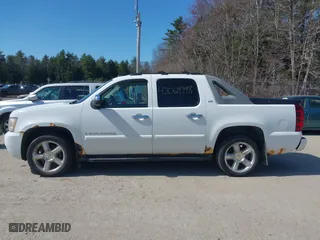 2007 Chevrolet Avalanche LTZ with VIN 3GNFK12347G281010, listed as a IAAI auction lot 42069798 with 203,042 mi miles. Bid and sale history available at carsss.com. Image 12.
