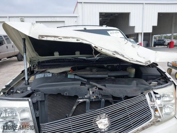 2002 Cadillac Escalade with VIN 1GYEK63N92R143340, listed as a IAAI auction lot 41274365 with 1 mi miles. Bid and sale history available at carsss.com. Image 10.