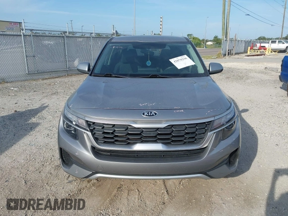 2021 Kia Seltos LX z VIN KNDEPCAAXM7136028, wystawiony jako IAAI lot #42070236 z przebiegiem 87 681 mil mil oraz . Historia ofert i sprzedaży dostępna na DreamBid. Obrazek 12.
