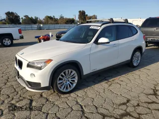 2015 BMW X1 sDrive28i with VIN WBAVM1C57FV498116, listed as a Copart auction lot 52107255 with 82,895 mi miles and Salvage Title. Bid and sale history available at carsss.com. Image 1.
