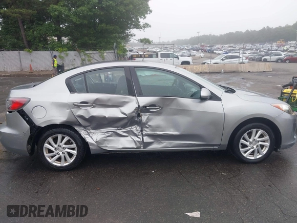2012 Mazda 3 i Touring с VIN JM1BL1V8XC1544668, выставлен на аукционе IAAI как лот 42518880 с пробегом 111 554 миль миль и . История ставок и продаж доступна на DreamBid. Изображение 13.