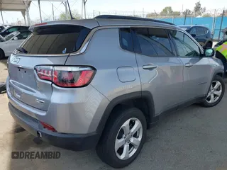 2019 Jeep Compass Altitude z VIN 3C4NJCBB7KT833187, wystawiony jako IAAI lot #41852079 z przebiegiem 73 949 mil mil oraz . Historia ofert i sprzedaży dostępna na DreamBid. Obrazek 4.