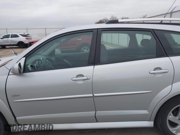 2007 Pontiac Vibe with VIN 5Y2SL65807Z437245, listed as a IAAI auction lot 41834367 with 277,752 mi miles and . Bid and sale history available at carsss.com. Image 14.