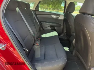 2021 Kia Forte LXS z VIN 3KPF24AD6ME359525, wystawiony jako Copart lot #61786145 z przebiegiem 86 508 mil mil oraz Szkoda całkowita • Salvage title. Historia ofert i sprzedaży dostępna na DreamBid. Obrazek 6.