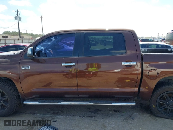 2017 Toyota Tundra Platinum z VIN 5TFAW5F10HX626991, wystawiony jako IAAI lot #41778320 z przebiegiem 211 484 mil mil oraz . Historia ofert i sprzedaży dostępna na DreamBid. Obrazek 14.