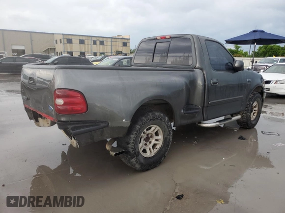 2003 Ford F-150 XL z VIN 1FTRF17263NA29013, wystawiony jako Copart lot #55668355 z przebiegiem 202 416 mil mil oraz Szkoda całkowita • Salvage title. Historia ofert i sprzedaży dostępna na DreamBid. Obrazek 3.