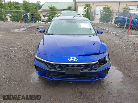 2024 Hyundai Elantra SEL z VIN KMHLM4DG2RU749447, wystawiony jako IAAI lot #42603791 z przebiegiem 9 904 mil mil oraz . Historia ofert i sprzedaży dostępna na DreamBid. Obrazek 13.