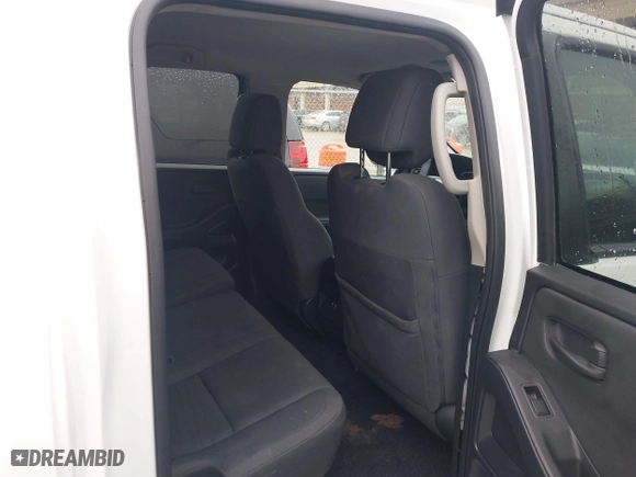 2024 Nissan Frontier PRO-4X with VIN 1N6ED1EK8RN624894, listed as a IAAI auction lot 41962547 with 62,818 mi miles. Bid and sale history available at carsss.com. Image 8.