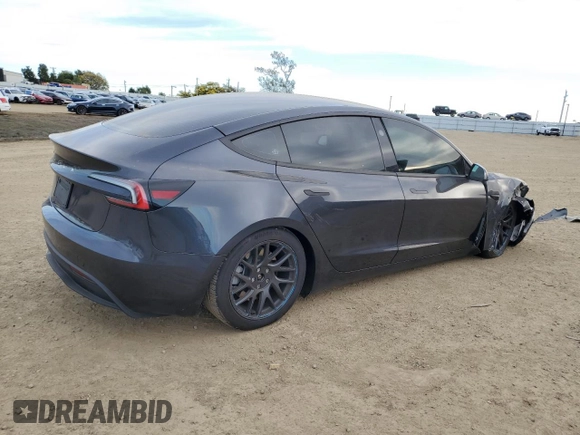 2024 Tesla Model 3 z VIN 5YJ3E1EA5RF741944, wystawiony jako Copart lot #45755205 z przebiegiem Nie podano mil oraz Szkody całkowita. Historia ofert i sprzedaży dostępna na DreamBid. Obrazek 3.