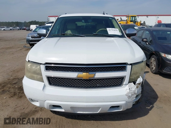 2008 Chevrolet Suburban LTZ with VIN 1GNFK16348R151711, listed as a IAAI auction lot 41793616 with 198,676 mi miles. Bid and sale history available at carsss.com. Image 12.