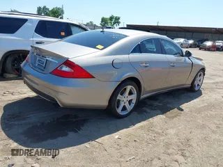 2006 Mercedes-Benz CLS 500 z VIN WDDDJ75X06A037541, wystawiony jako IAAI lot #42252829 z przebiegiem 151 295 mil mil oraz . Historia ofert i sprzedaży dostępna na DreamBid. Obrazek 4.