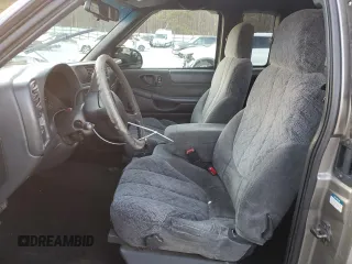 2001 GMC Sonoma SLS w/1SG Pkg with VIN 1GTCS19W518202453, listed as a Copart auction lot 88853845 with 196,589 mi miles and Salvage Title. Bid and sale history available at carsss.com. Image 7.