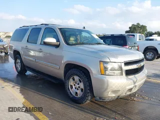 2008 Chevrolet Suburban LTZ with VIN 1GNFC16078J191766, listed as a IAAI auction lot 40743246 with 210,713 mi miles. Bid and sale history available at carsss.com. Image 1.