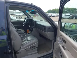2005 Chevrolet Tahoe LS z VIN 1GNEK13T75J104358, wystawiony jako IAAI lot #42456378 z przebiegiem 213 558 mil mil oraz . Historia ofert i sprzedaży dostępna na DreamBid. Obrazek 5.