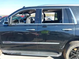 2015 Cadillac Escalade Luxury z VIN 1GYS4MKJ7FR661209, wystawiony jako IAAI lot #40645720 z przebiegiem Nie podano mil oraz . Historia ofert i sprzedaży dostępna na DreamBid. Obrazek 14.