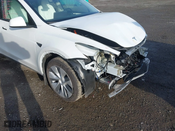 2024 Tesla Model Y Long Range with VIN 7SAYGDEE1RF056816, listed as a IAAI auction lot 41809125 with 6,434 mi miles and . Bid and sale history available at DreamBid. Image 20.