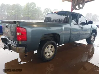 2008 Chevrolet Silverado 1500 Work Truck with VIN 1GCEC19X38Z139968, listed as a IAAI auction lot 41450092 with 301,914 mi miles. Bid and sale history available at carsss.com. Image 4.