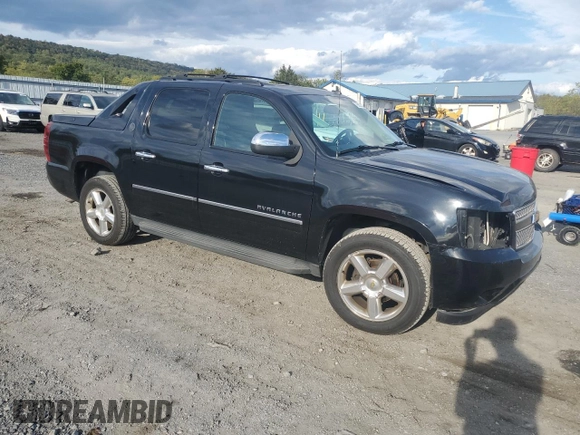 2013 Chevrolet Avalanche LTZ with VIN 3GNTKGE77DG317983, listed as a Copart auction lot 73605784 with 181,877 mi miles and Salvage Title. Bid and sale history available at carsss.com. Image 4.