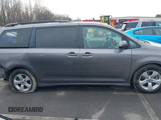 2018 Toyota Sienna LE Auto Access Seat with VIN 5TDKZ3DC1JS953593, listed as a IAAI auction lot 41478930 with 171,792 mi miles. Bid and sale history available at carsss.com. Image 12.