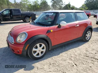 2007 MINI Hardtop z VIN WMWMF33587TU62918, wystawiony jako Copart lot #62587075 z przebiegiem 74 262 mil mil oraz Szkoda całkowita • Salvage title. Historia ofert i sprzedaży dostępna na DreamBid. Obrazek 1.
