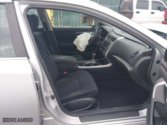 2015 Nissan Altima 2.5 S with VIN 1N4AL3AP4FN329956, listed as a IAAI auction lot 40804229 with 86,161 mi miles. Bid and sale history available at carsss.com. Image 5.