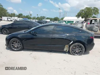 2023 Tesla Model 3 z VIN 5YJ3E1EA0PF571330, wystawiony jako IAAI lot #42198817 z przebiegiem 39 682 mil mil oraz . Historia ofert i sprzedaży dostępna na DreamBid. Obrazek 14.
